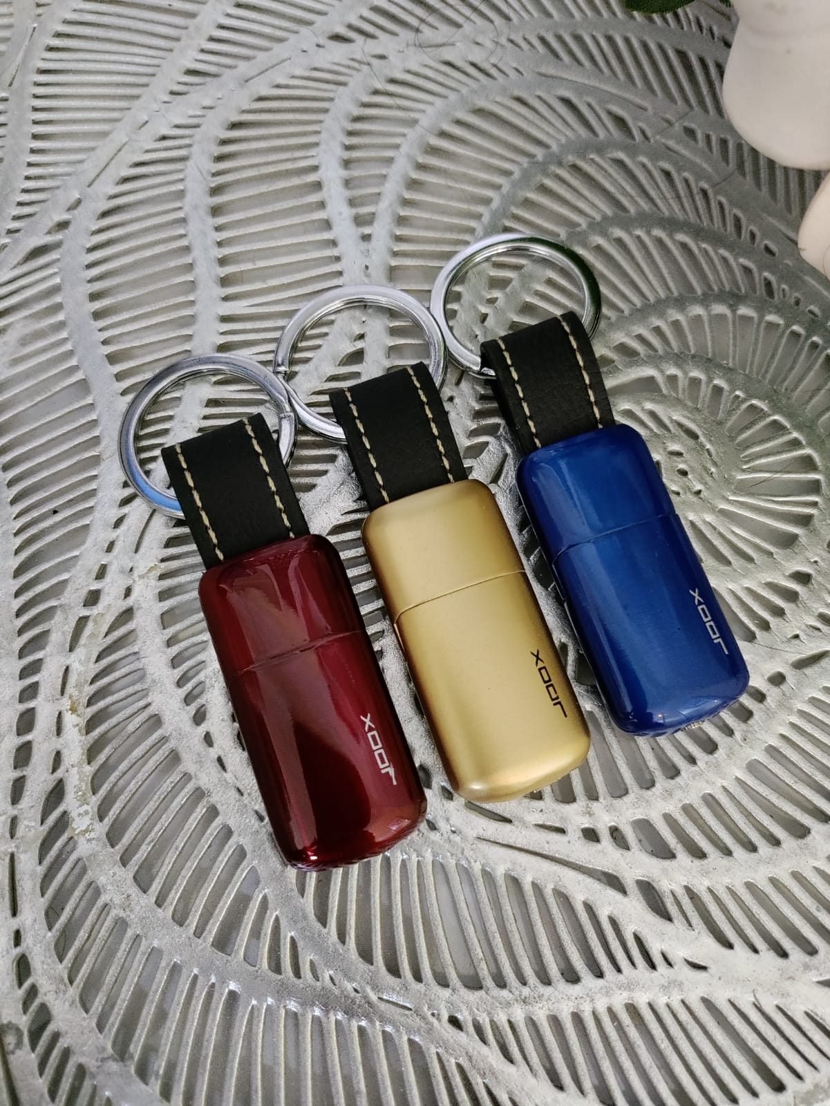 Loox lighter with keychain